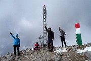 67 In vetta al Pizzo Arera (2512 m), ben imbacuccati !